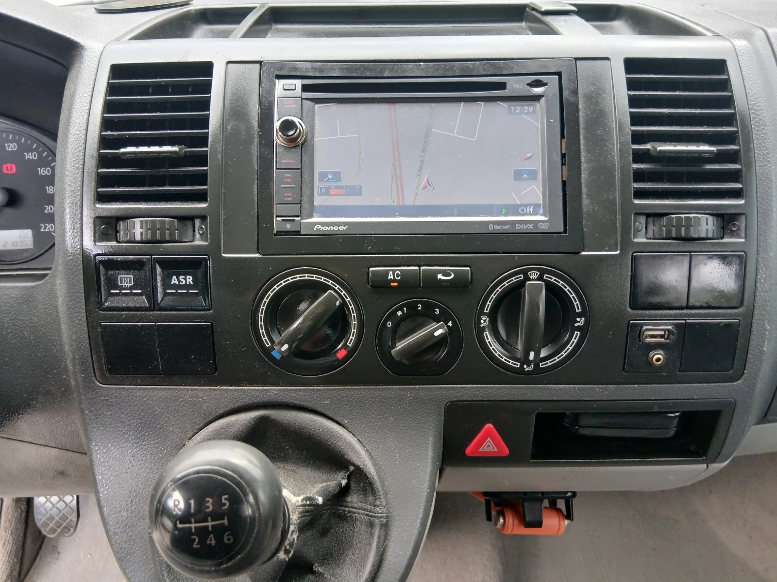 VW T5 2.5 131 к.с. AC 5 места, снимка 12 - Бусове и автобуси - 55134506
