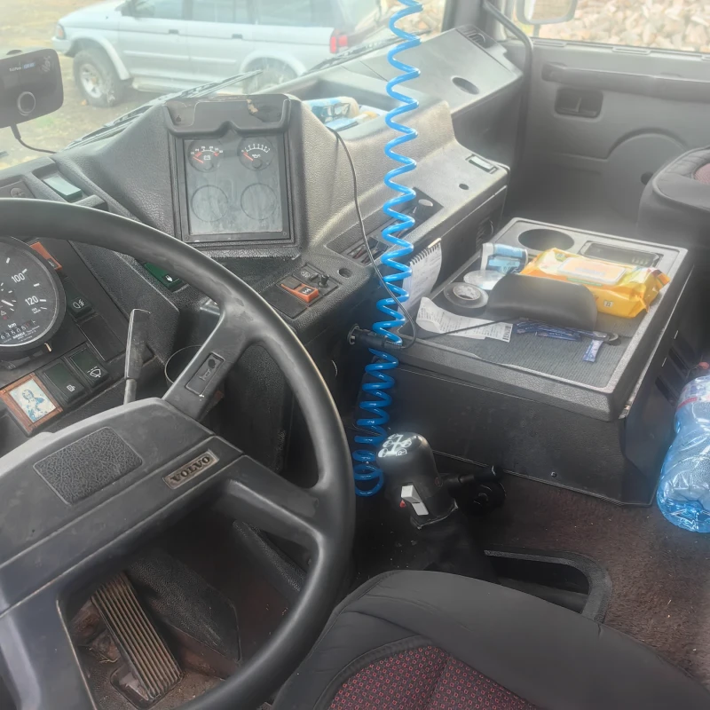 Volvo F10, снимка 6 - Камиони - 52345973