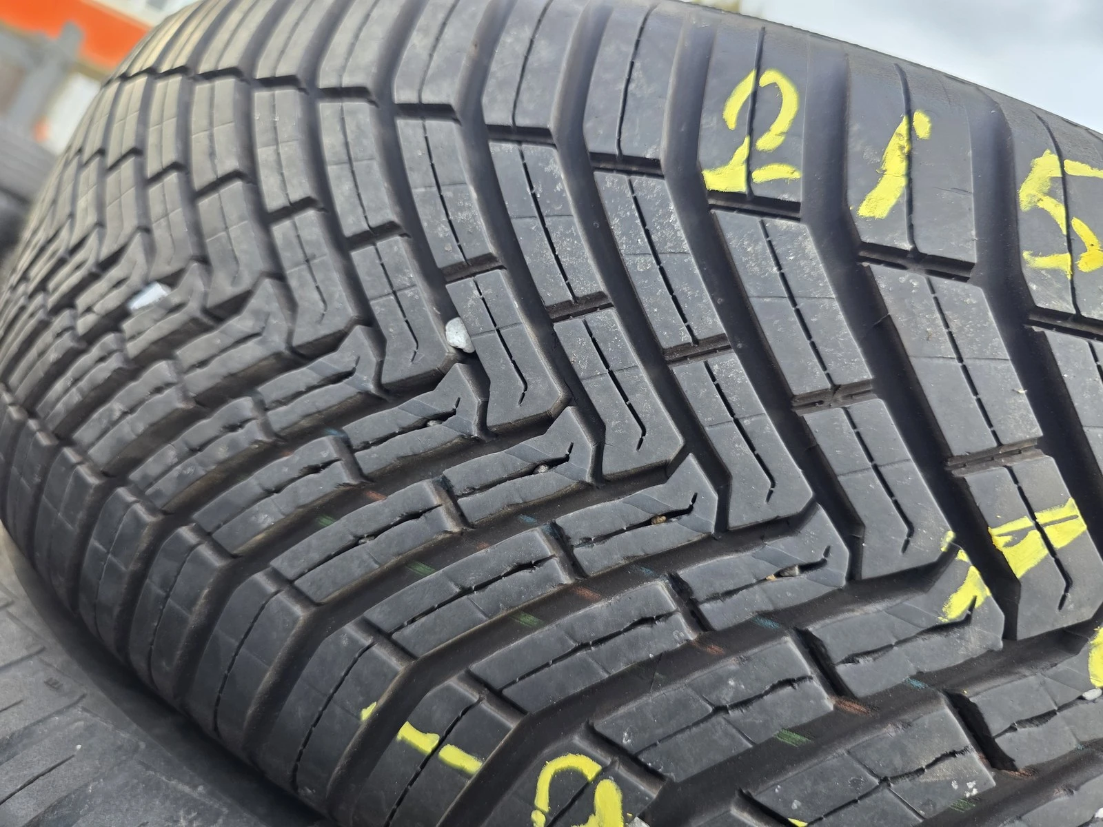 Гуми Всесезонни 215/65R16, снимка 5 - Гуми и джанти - 56725916