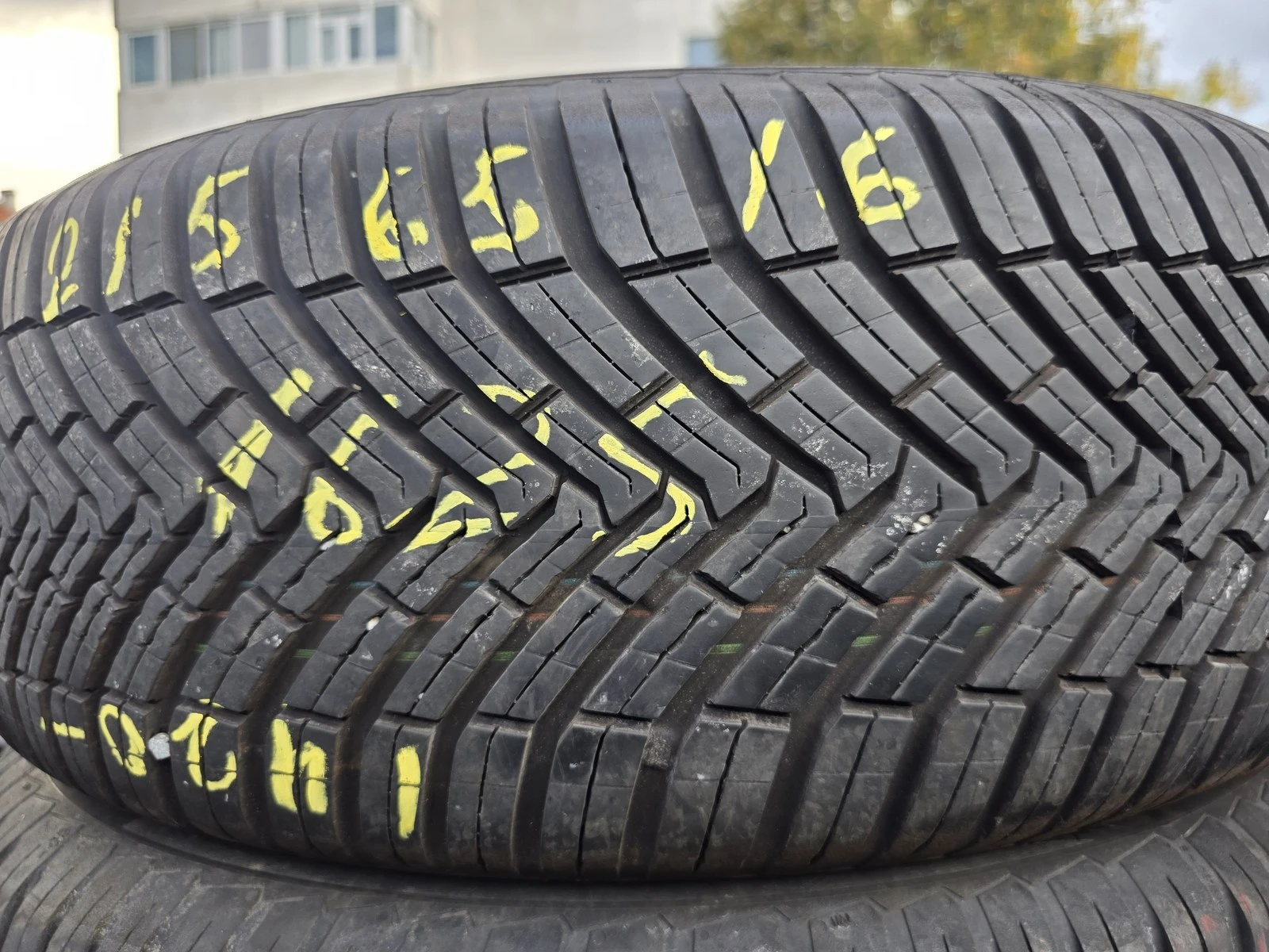 Гуми Всесезонни 215/65R16, снимка 3 - Гуми и джанти - 56725916
