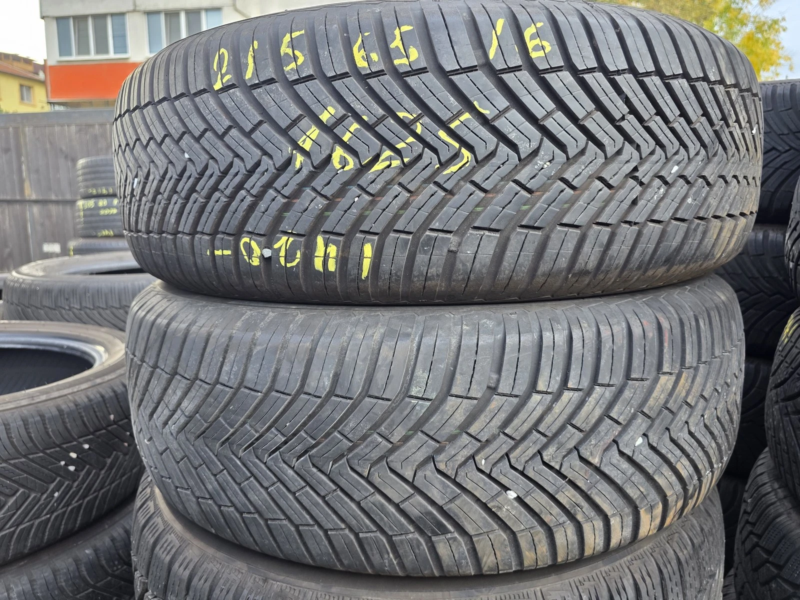 Гуми Всесезонни 215/65R16, снимка 4 - Гуми и джанти - 56725916