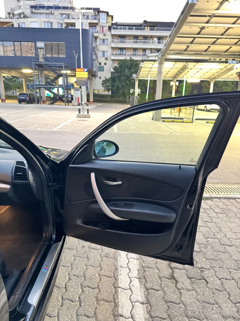 BMW 118 Pack M 2.0d, снимка 8 - Автомобили и джипове - 51708436