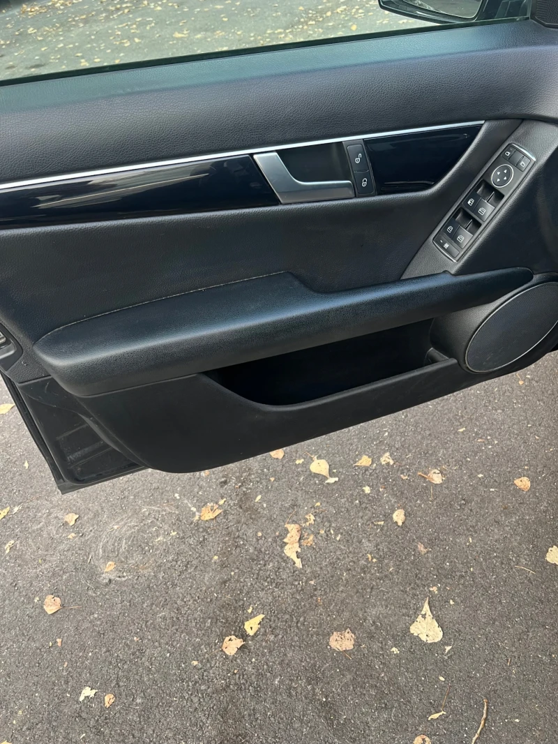 Mercedes-Benz C 250 ФЕЙС КОЖА СЕРВИЗНА ИСТОРИЯ, снимка 7 - Автомобили и джипове - 52219073