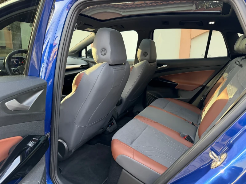 VW ID.4 1st/PRO/21/Pano/Memory/HeadUp/360/НАЛИЧЕН, снимка 11 - Автомобили и джипове - 52383152