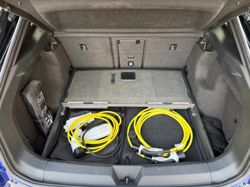 VW ID.4 1st/PRO/21/Pano/Memory/HeadUp/360/НАЛИЧЕН, снимка 13 - Автомобили и джипове - 52383152