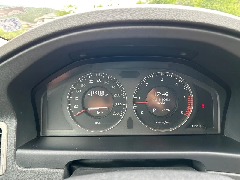 Volvo Xc70 D5 AWD - изображение 8