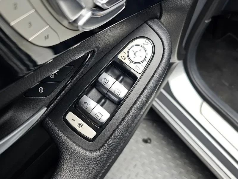 Mercedes-Benz C 200 TOP NAVI KEYLESS!!!, снимка 17 - Автомобили и джипове - 55390953