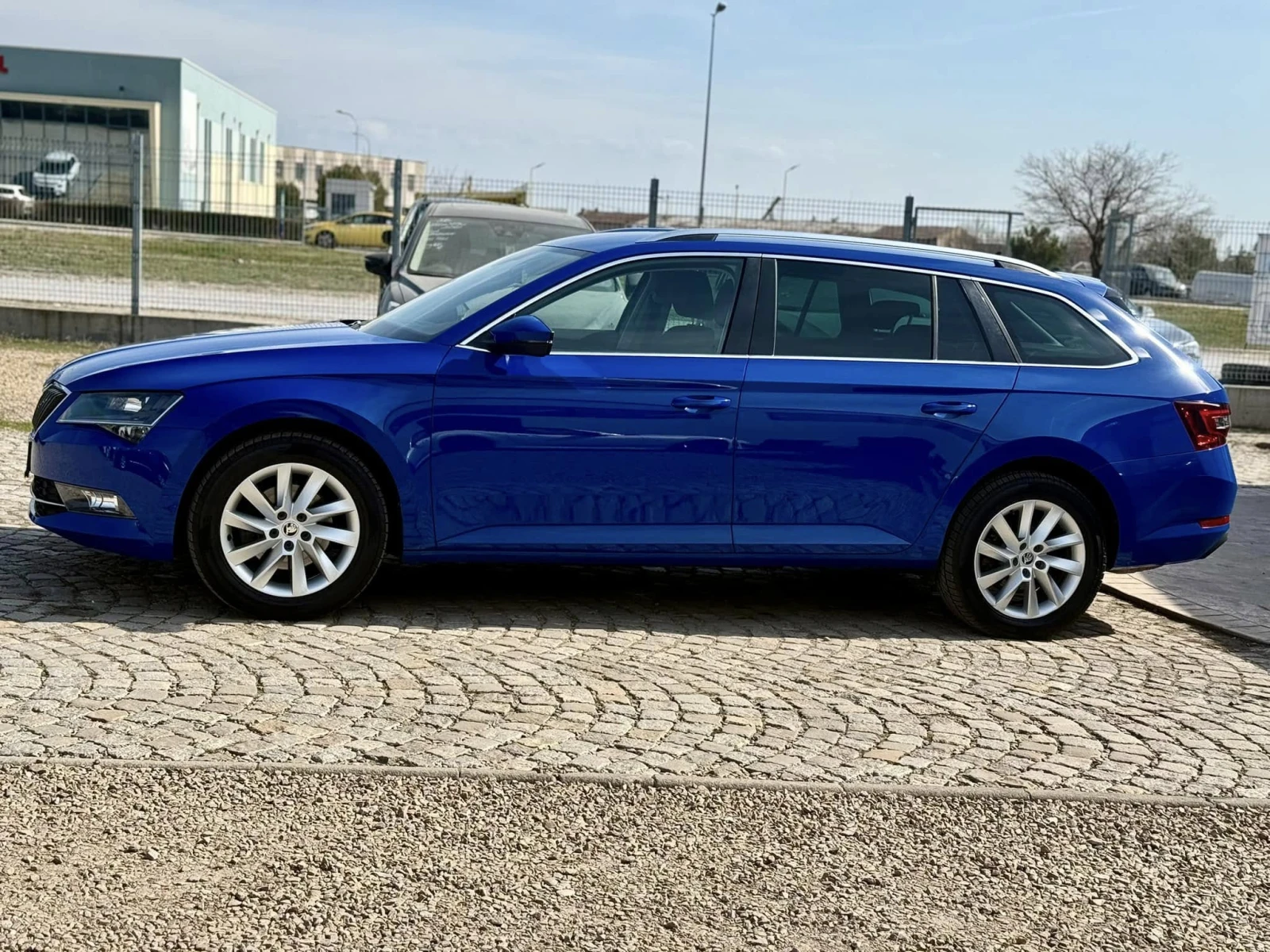 Skoda Superb 2.0 4x4 AVTOMAT - изображение 2