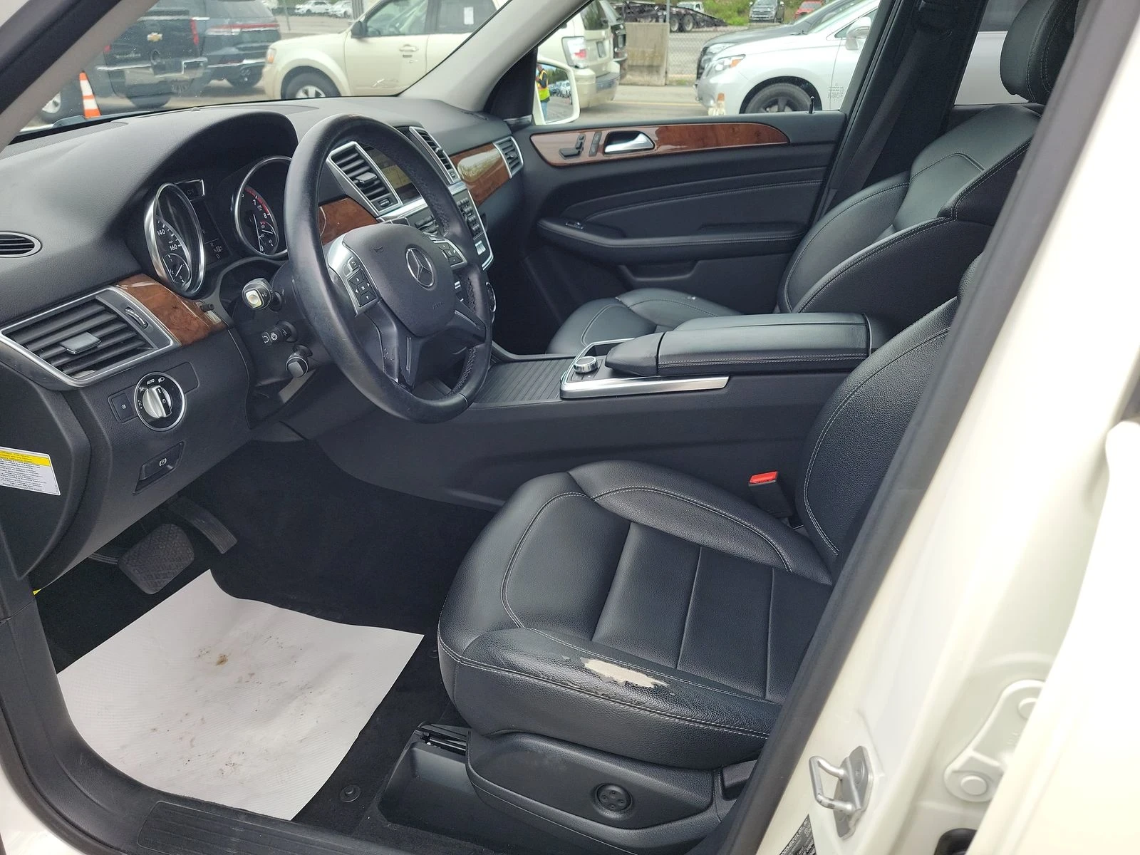 Mercedes-Benz ML 550  - изображение 10