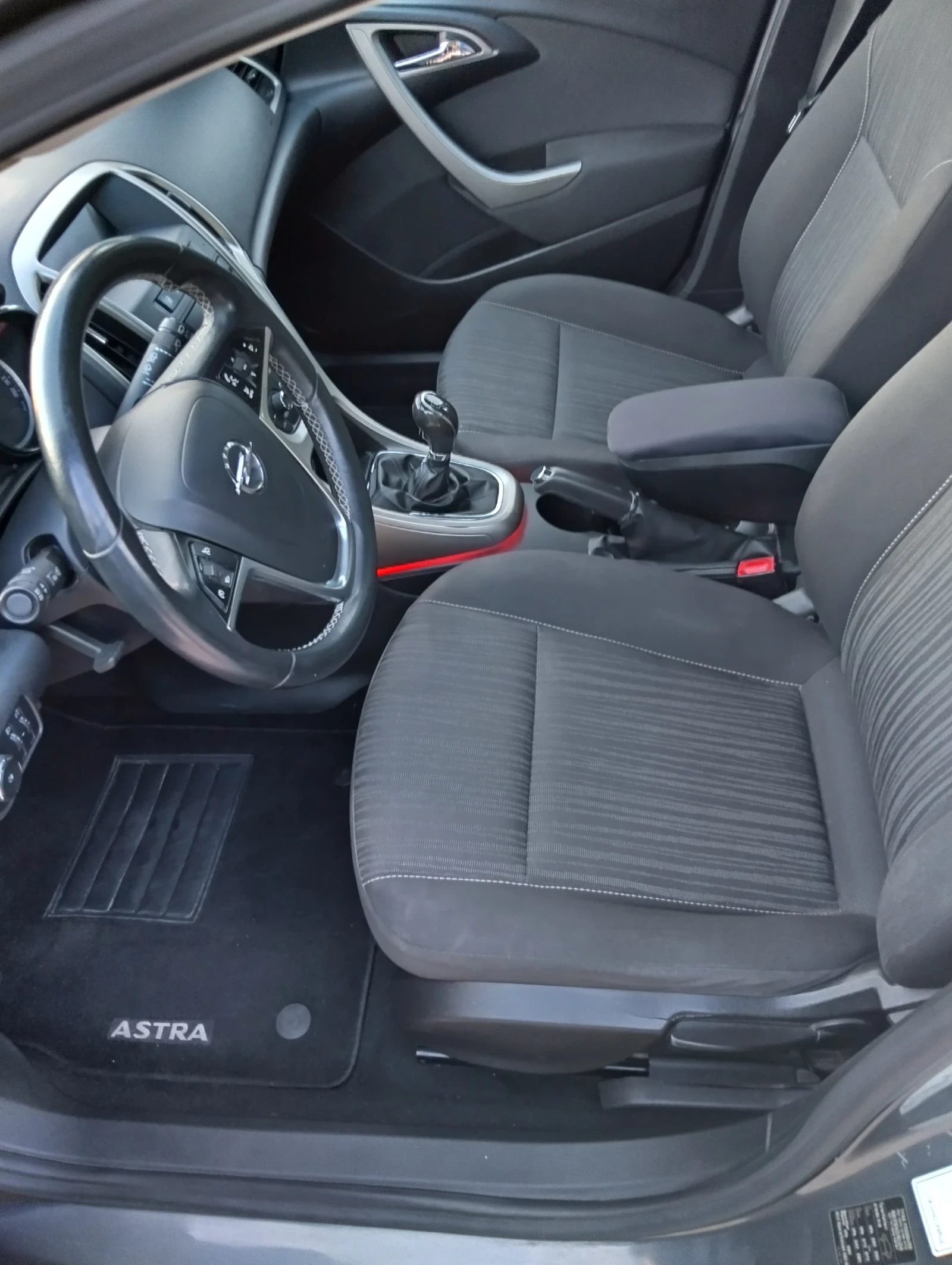 Opel Astra 1.7 CDTI Italia, снимка 11 - Автомобили и джипове - 54211943