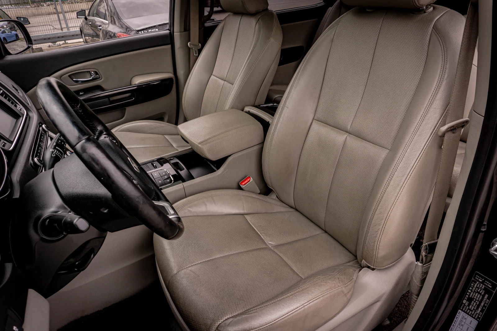 Kia Carnival 2.2CRDI-9-МЕСТЕН-ПЕРФЕКТНА-6М.ГАР.РЕАЛНИ КМ., снимка 11 - Автомобили и джипове - 54216237