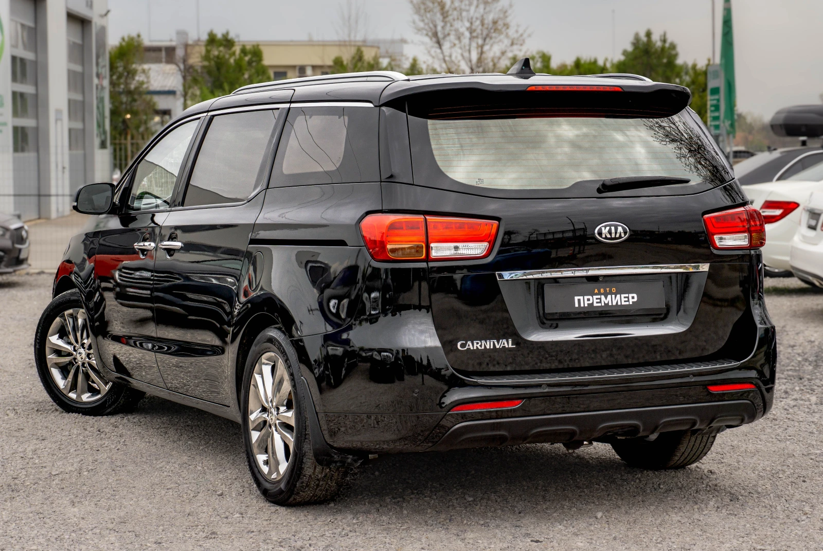 Kia Carnival 2.2CRDI-9-МЕСТЕН-ПЕРФЕКТНА-6М.ГАР.РЕАЛНИ КМ., снимка 6 - Автомобили и джипове - 54216237