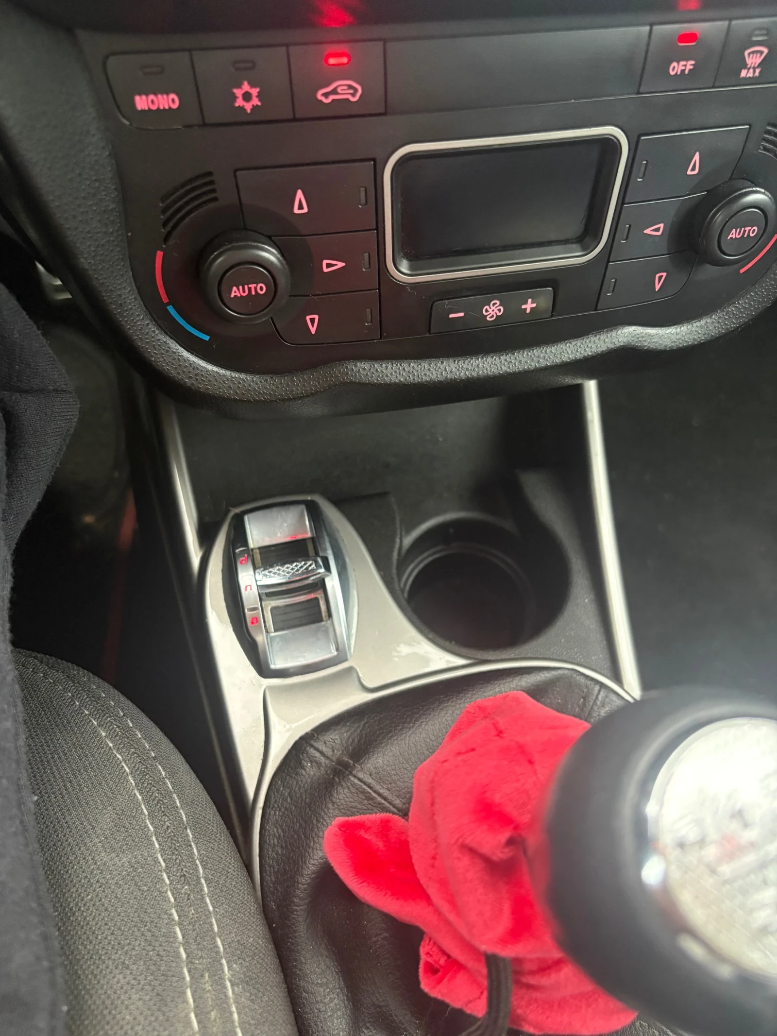 Alfa Romeo MiTo 1.3 Mjet, снимка 13 - Автомобили и джипове - 54259213