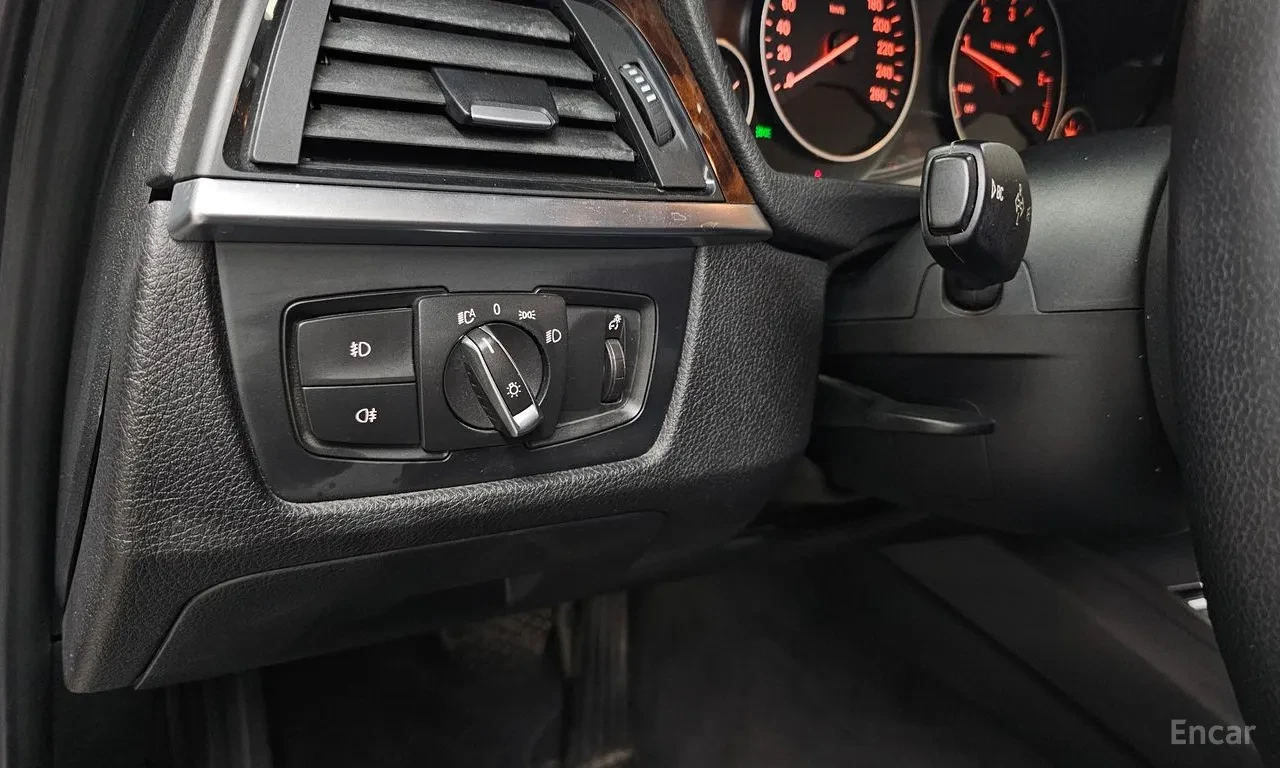 BMW 320 FULL, снимка 10 - Автомобили и джипове - 54604396