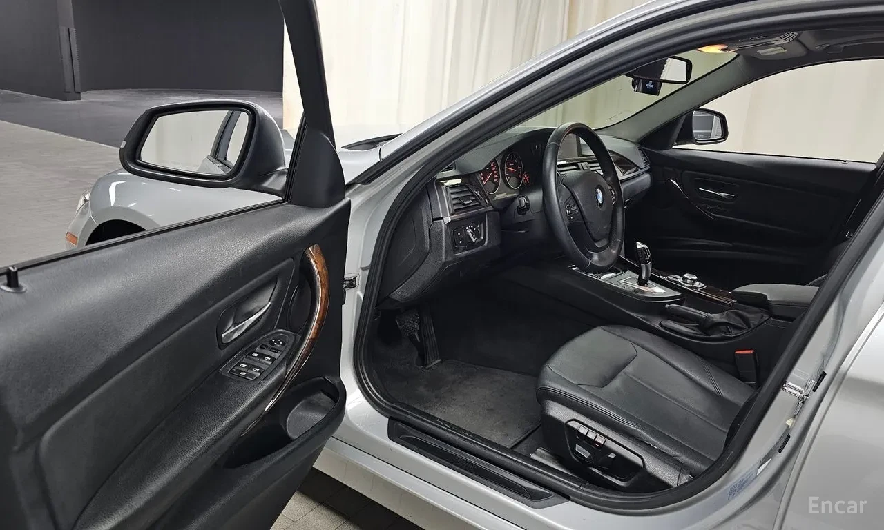 BMW 320 FULL, снимка 14 - Автомобили и джипове - 54604396