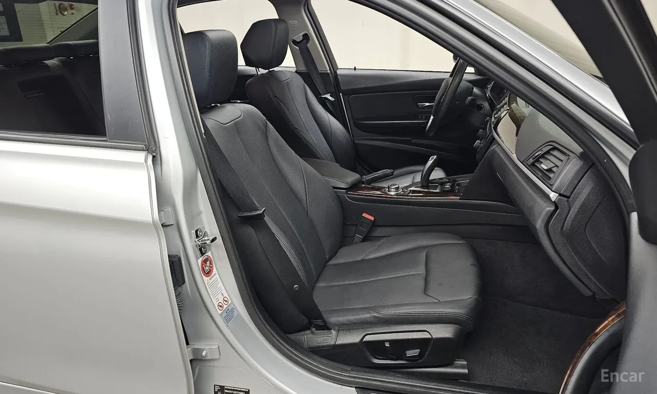 BMW 320 FULL, снимка 12 - Автомобили и джипове - 54604396