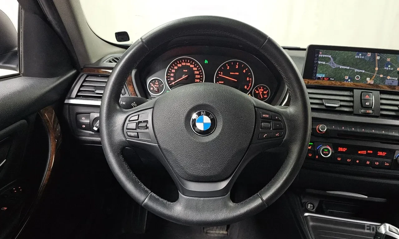BMW 320 FULL, снимка 3 - Автомобили и джипове - 54604396