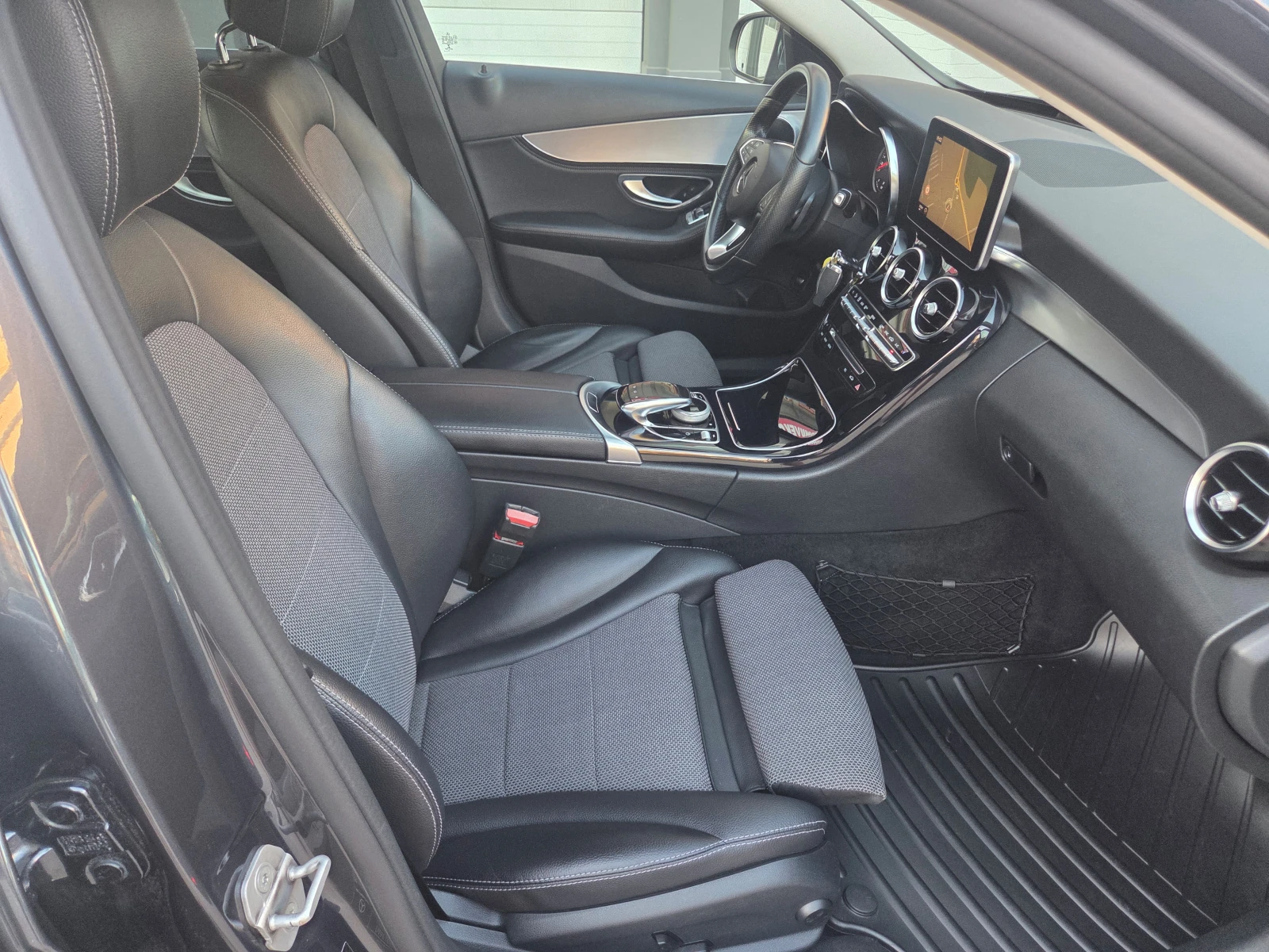 Mercedes-Benz C 220 d-Avantgarde, снимка 15 - Автомобили и джипове - 54691324