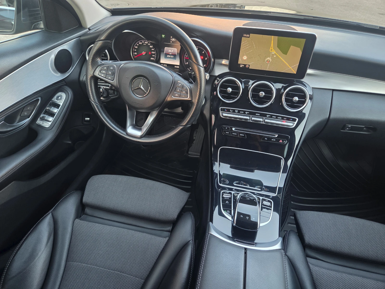 Mercedes-Benz C 220 d-Avantgarde, снимка 13 - Автомобили и джипове - 54691324