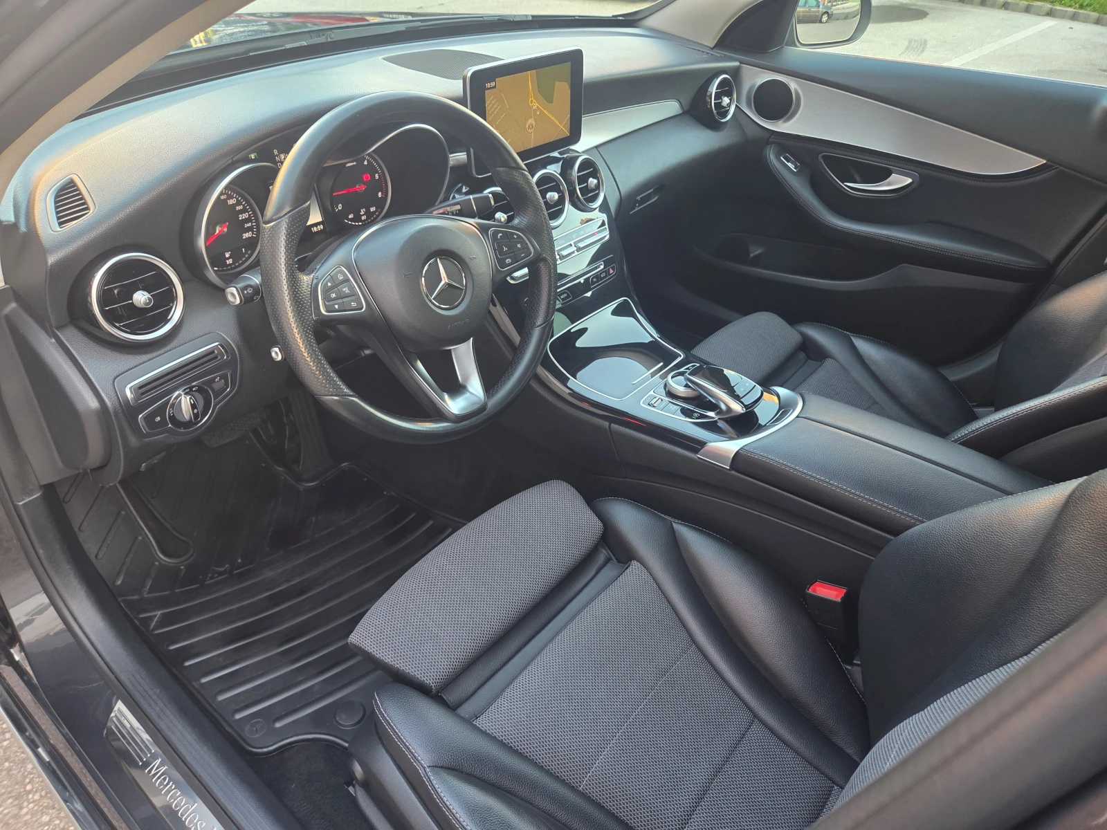 Mercedes-Benz C 220 d-Avantgarde, снимка 9 - Автомобили и джипове - 54691324