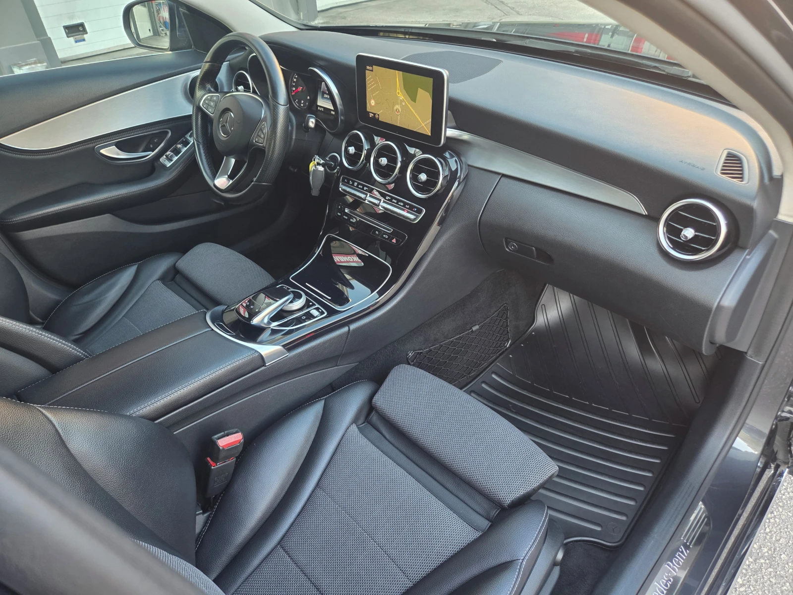Mercedes-Benz C 220 d-Avantgarde, снимка 14 - Автомобили и джипове - 54691324