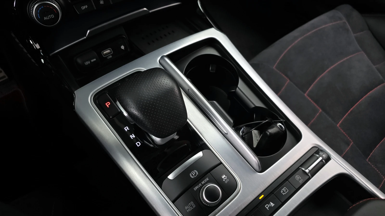 Kia Stinger 3.3 GT AWD Masters Turbo Package, снимка 8 - Автомобили и джипове - 54723278
