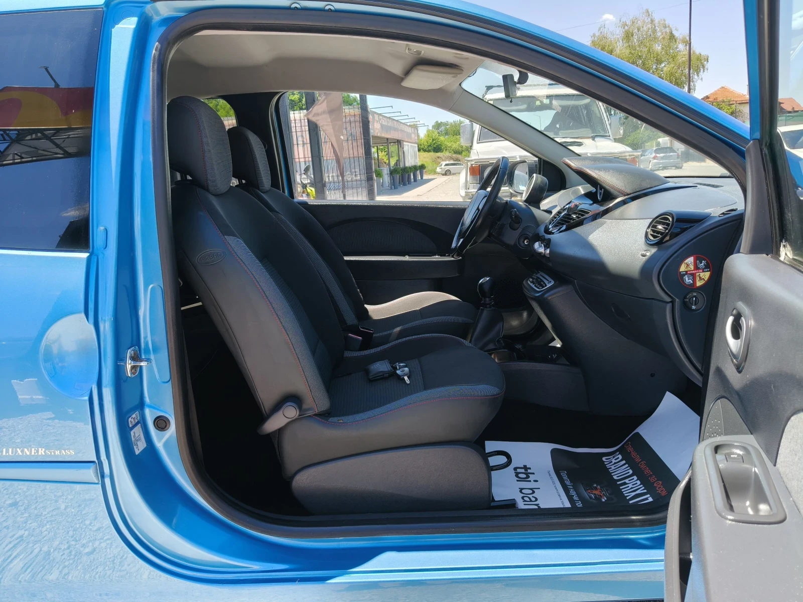 Renault Twingo 1.2i, снимка 14 - Автомобили и джипове - 55244077