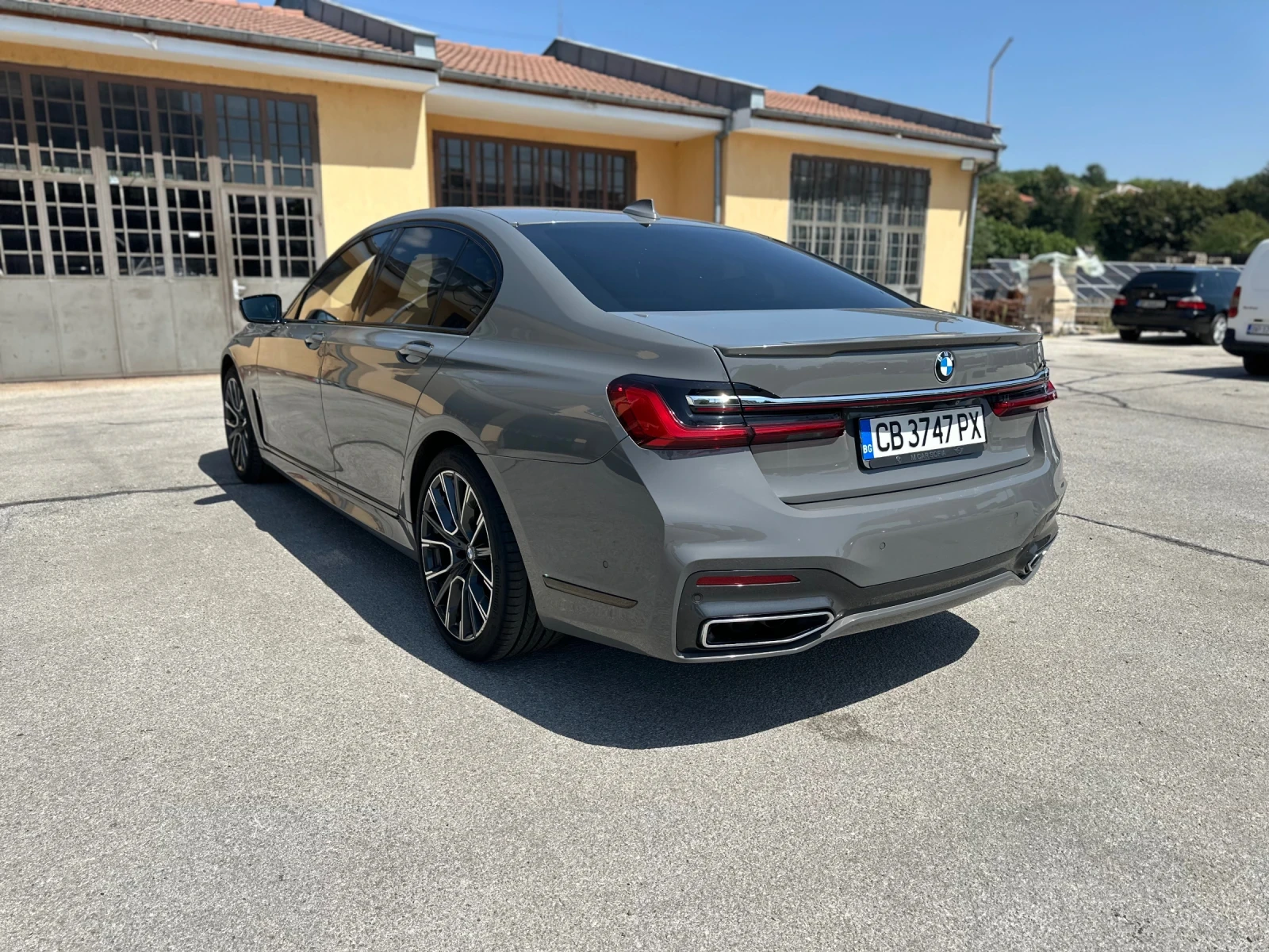 BMW 750, снимка 6 - Автомобили и джипове - 55640410