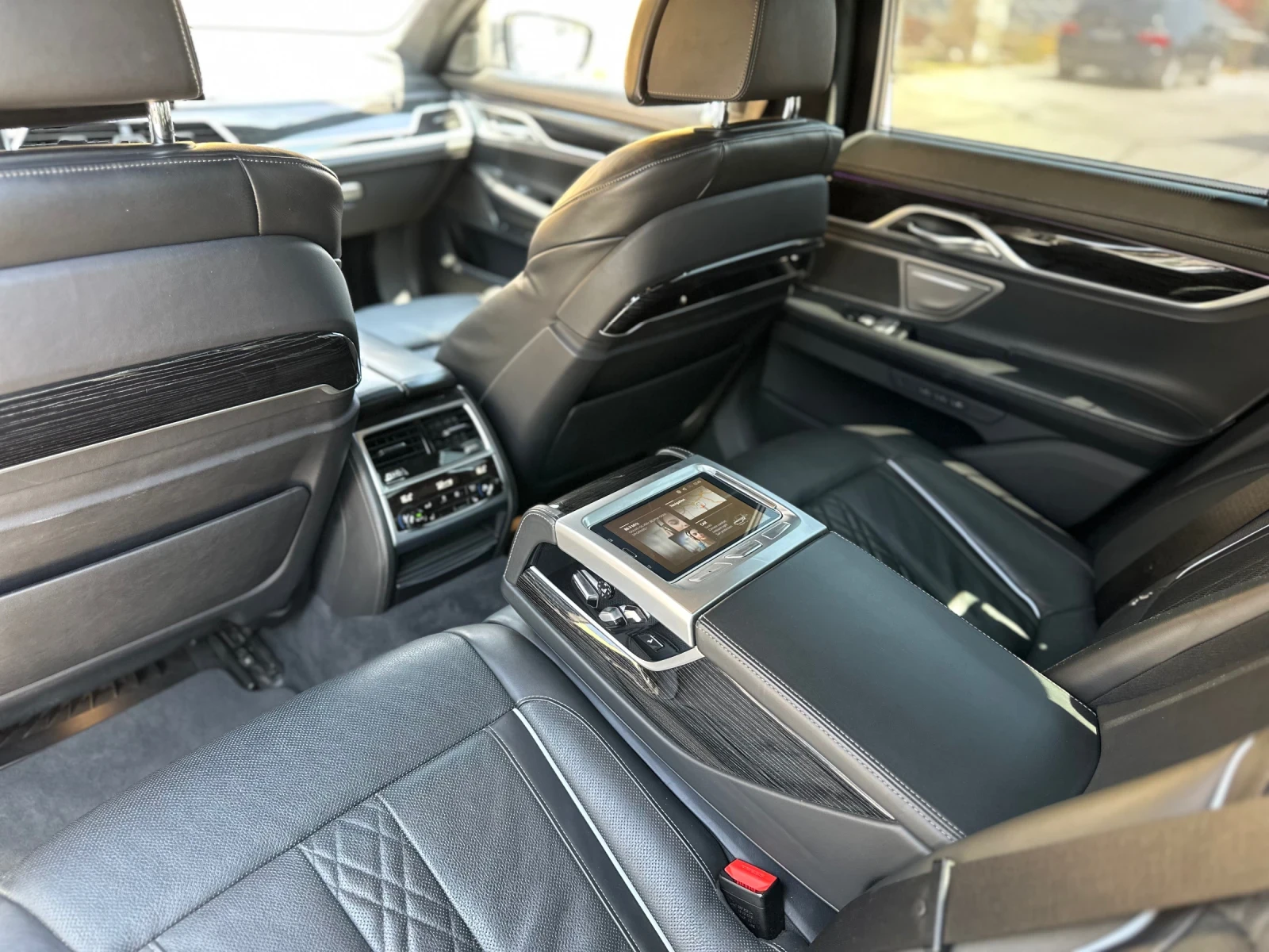 BMW 750, снимка 14 - Автомобили и джипове - 55640410