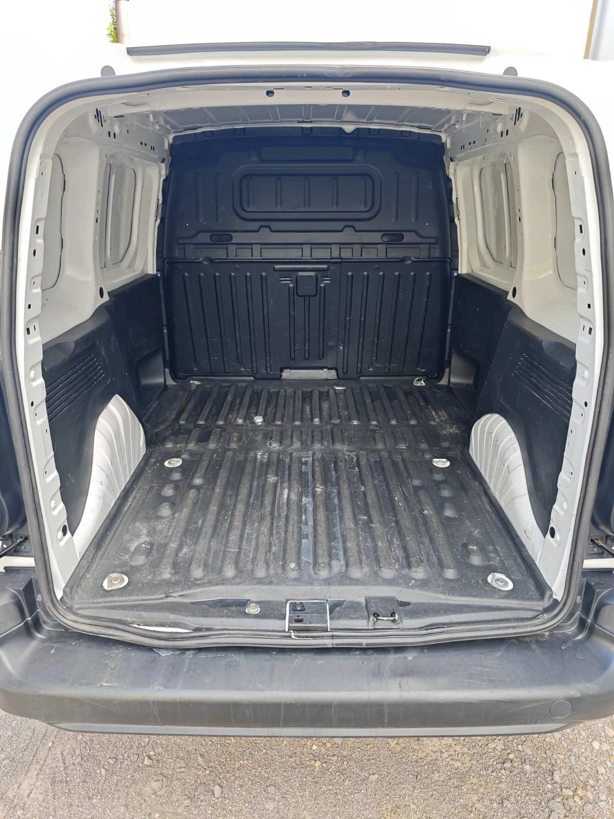 Peugeot Partner, снимка 15 - Автомобили и джипове - 55940889