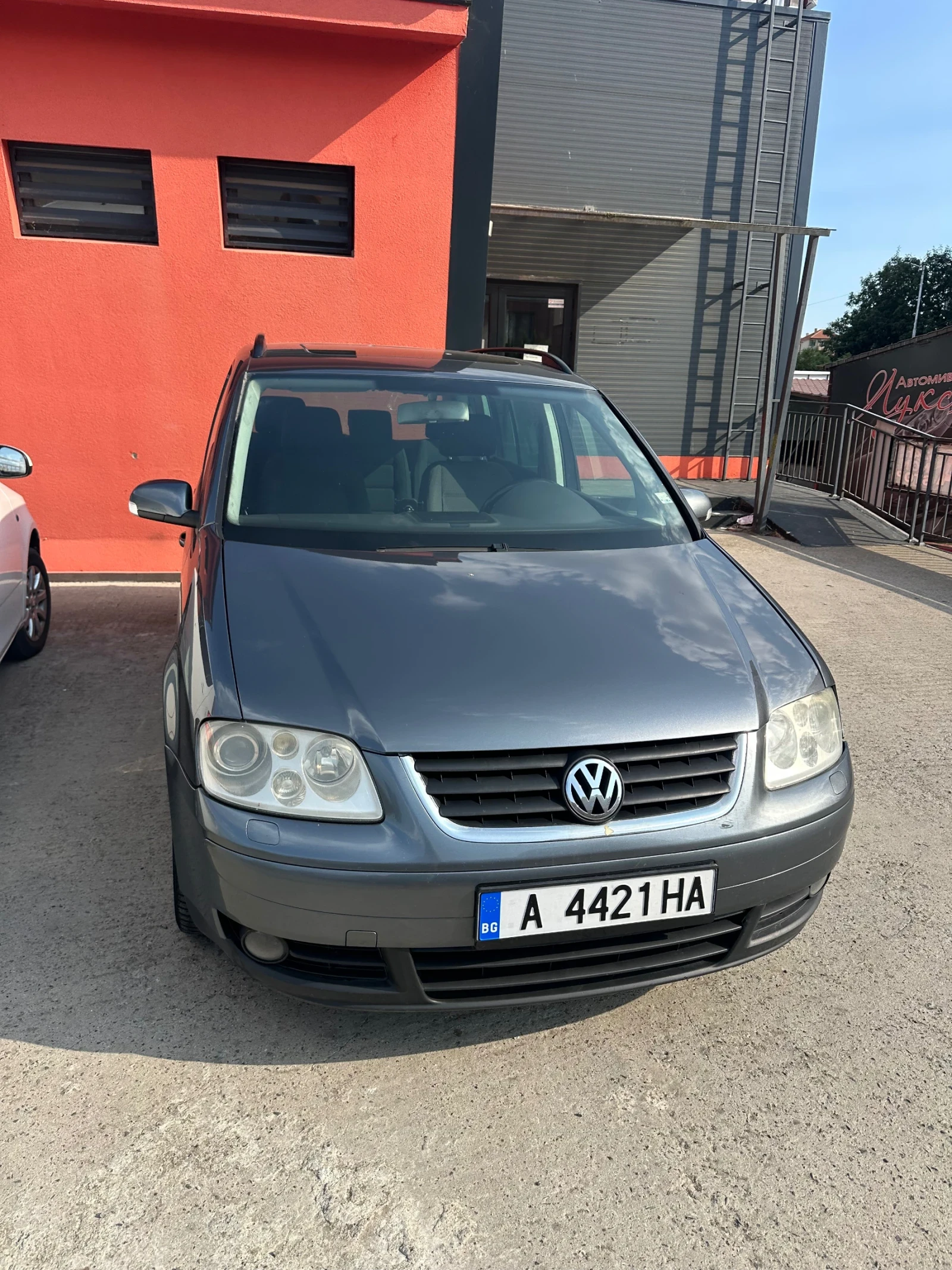 VW Touran, снимка 8 - Автомобили и джипове - 56116567