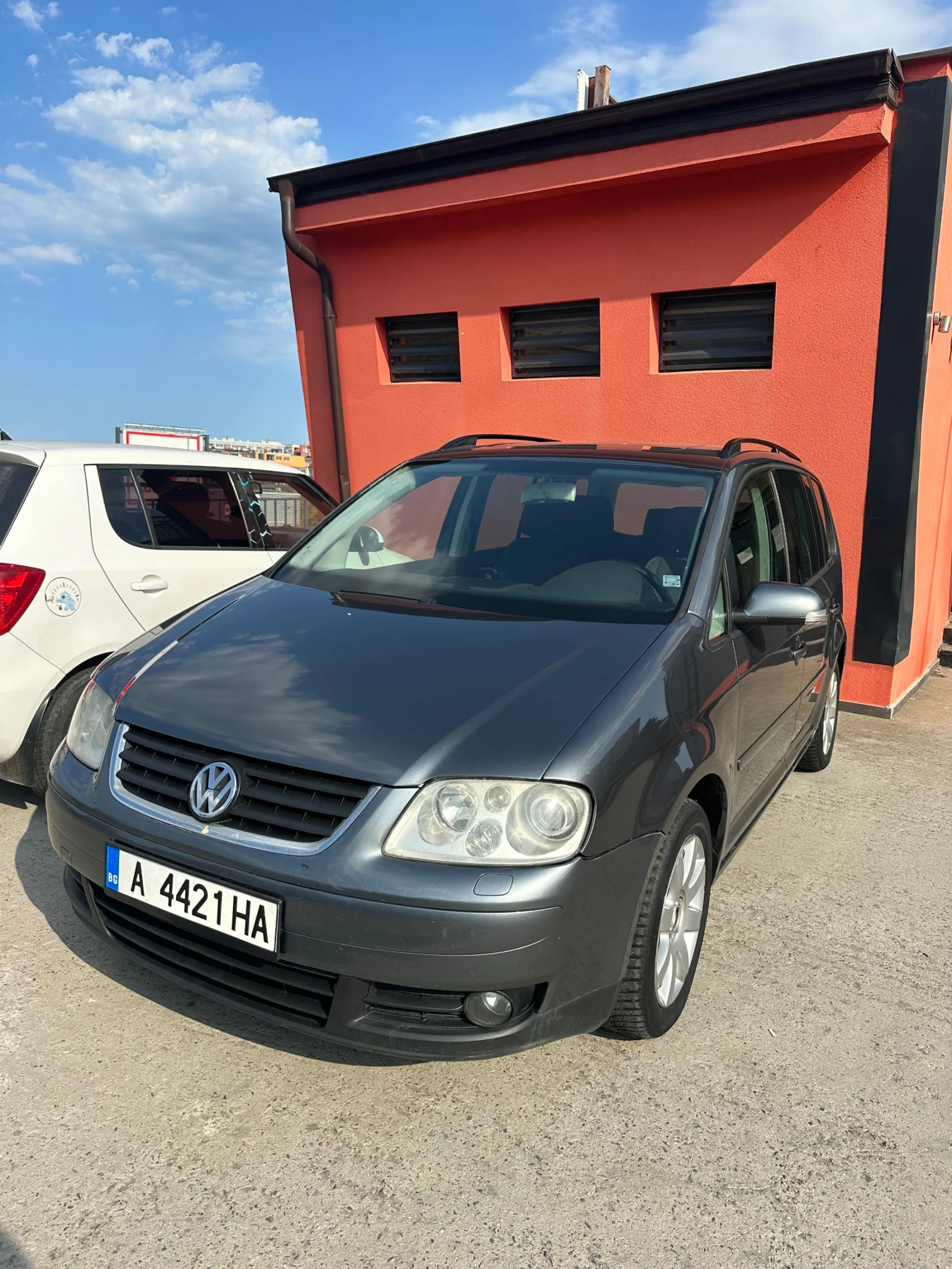 VW Touran, снимка 9 - Автомобили и джипове - 56116567