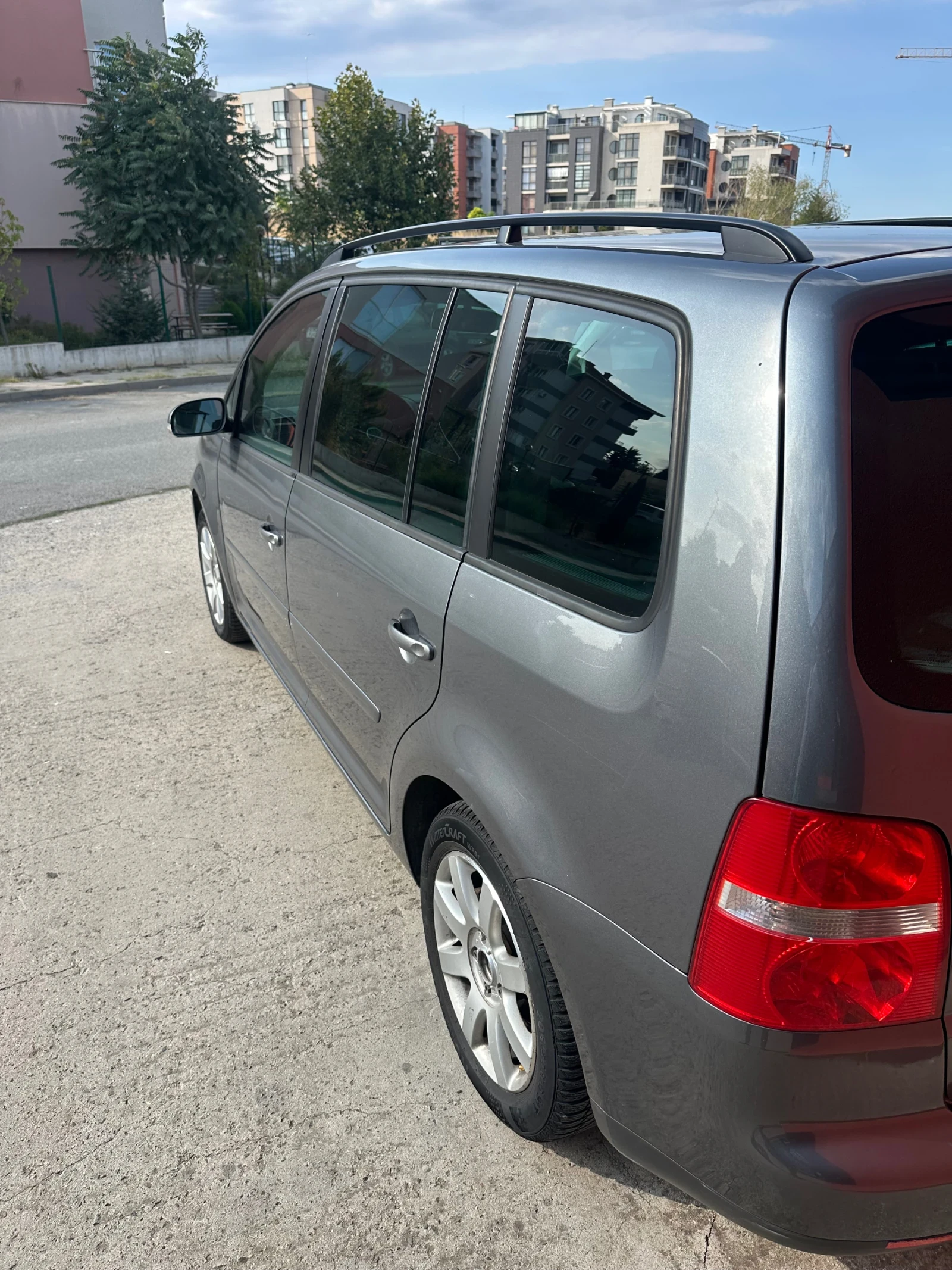 VW Touran, снимка 4 - Автомобили и джипове - 56116567