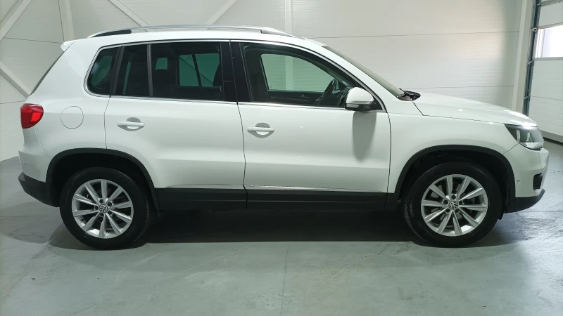 VW Tiguan 2.0 d 4x4  DsG 127.000 km !!!, снимка 4 - Автомобили и джипове - 48994829