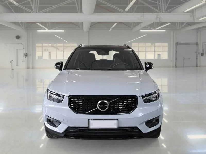 Volvo XC40 1.5 T5 Plug-In R-Design Pano LED Virtual Navi, снимка 3 - Автомобили и джипове - 56259087