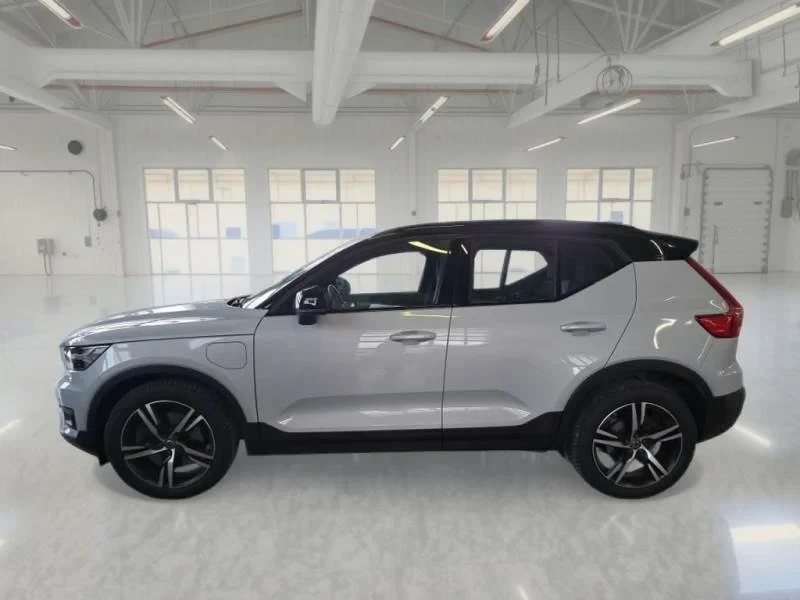 Volvo XC40 1.5 T5 Plug-In R-Design Pano LED Virtual Navi, снимка 5 - Автомобили и джипове - 56259087