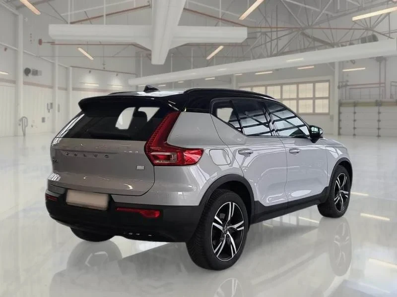 Volvo XC40 1.5 T5 Plug-In R-Design Pano LED Virtual Navi, снимка 2 - Автомобили и джипове - 56259087