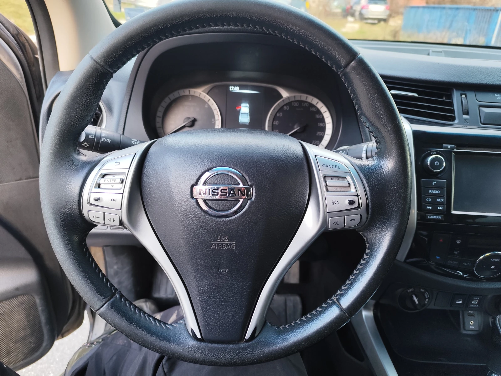 Nissan Navara, снимка 10 - Автомобили и джипове - 53773637