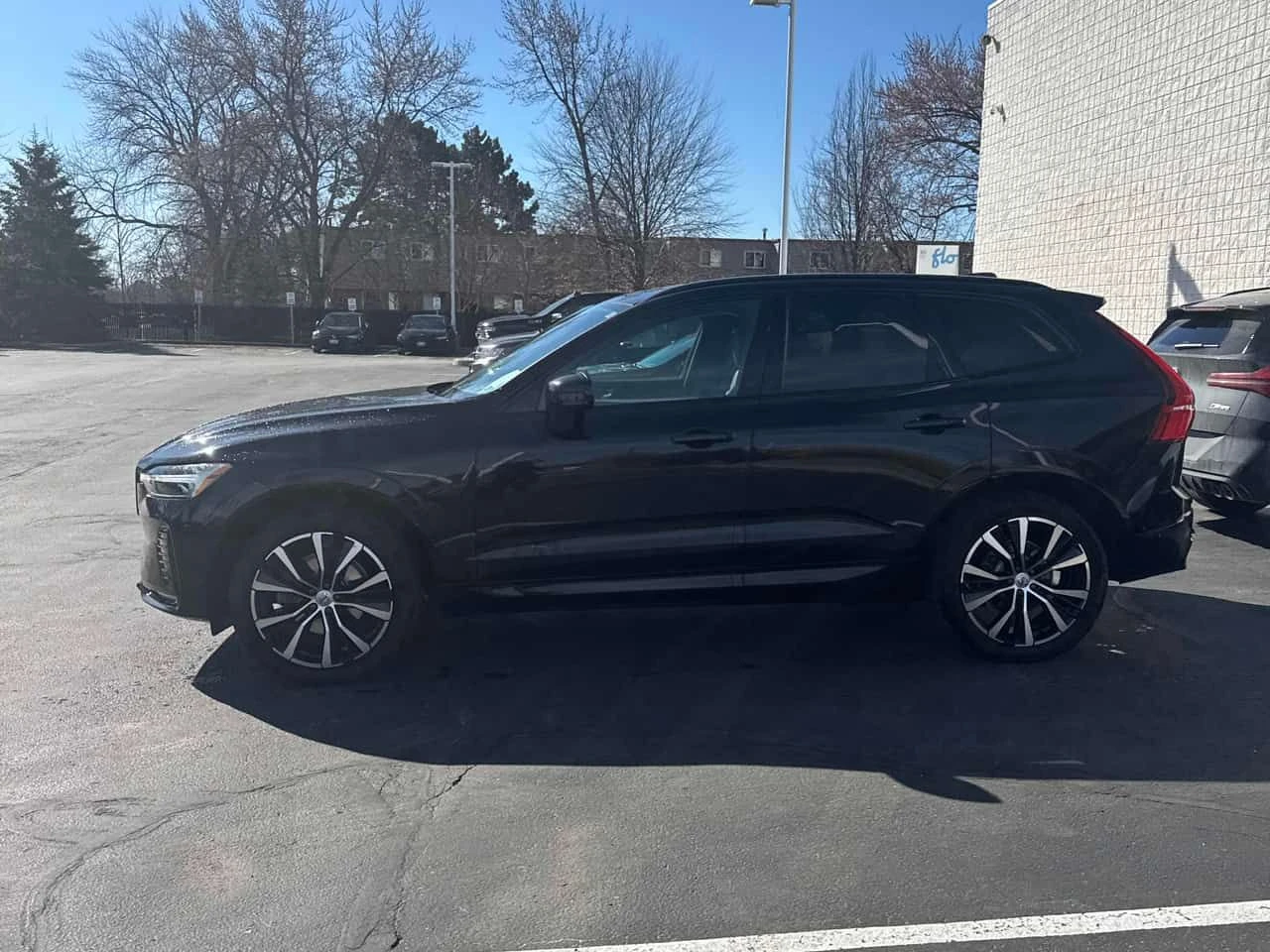 Volvo XC60 * Plus Dark Theme * CARFAX * ДИСТРОНИК * 360 КАМЕР, снимка 10 - Автомобили и джипове - 53798952