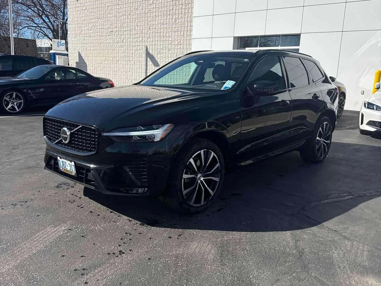 Volvo XC60 * Plus Dark Theme * CARFAX * ДИСТРОНИК * 360 КАМЕР, снимка 5 - Автомобили и джипове - 53798952