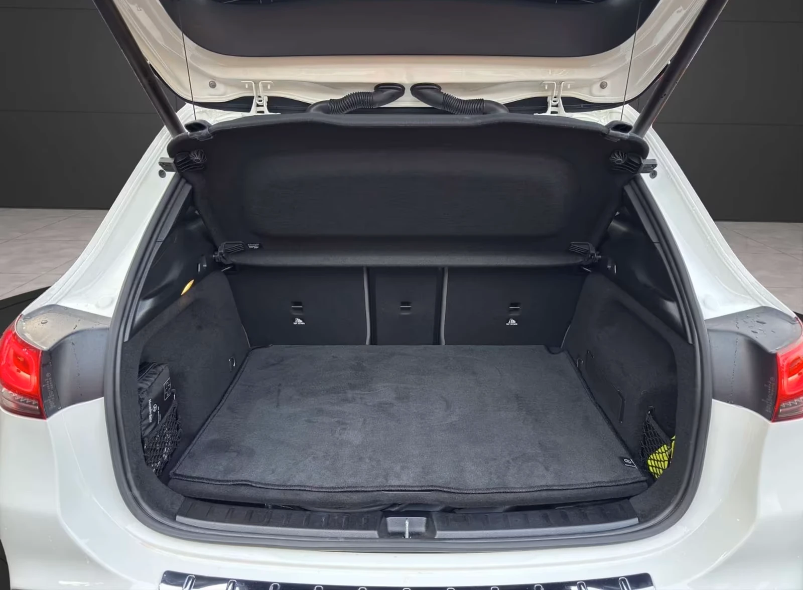 Mercedes-Benz EQA 250* LED* DISTR* KEYLESS* CAMERA* , снимка 12 - Автомобили и джипове - 53958103