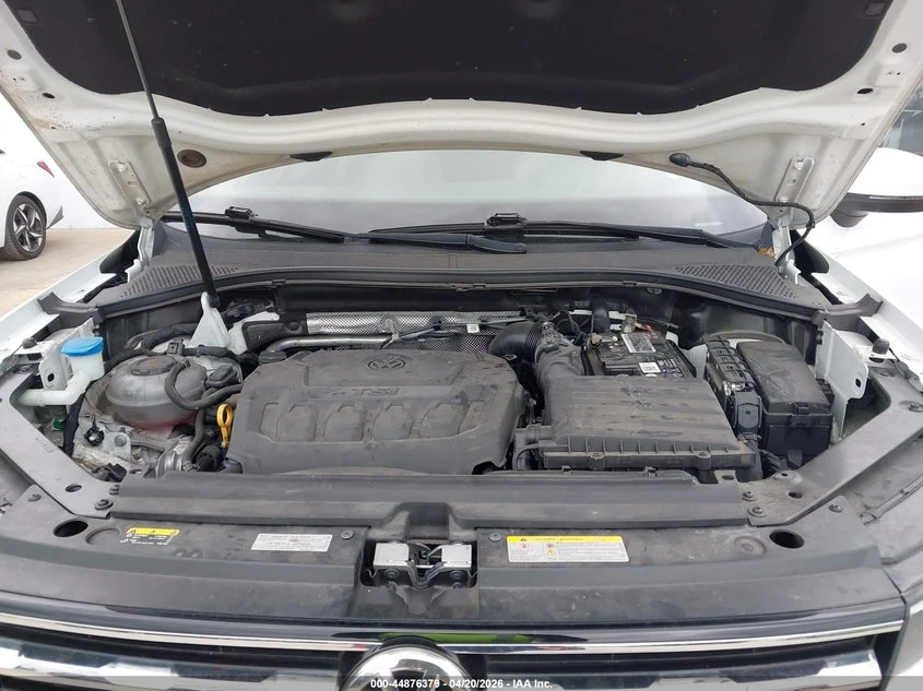VW Tiguan 2.0l Volkswagen 2.0T S, снимка 10 - Автомобили и джипове - 54621585