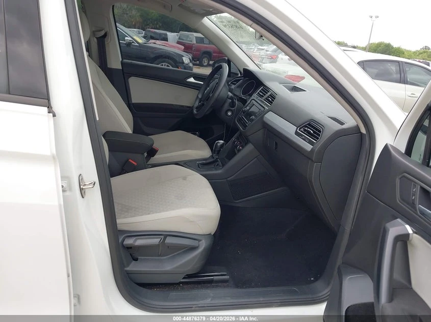 VW Tiguan 2.0l Volkswagen 2.0T S, снимка 5 - Автомобили и джипове - 54621585