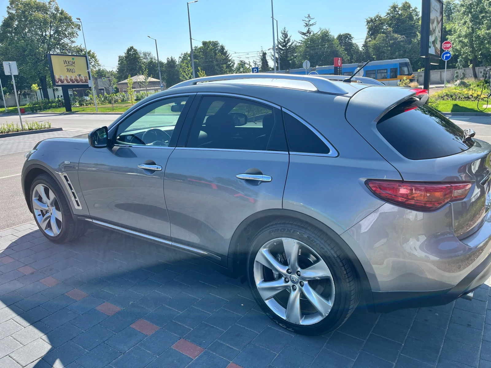 Infiniti QX70, снимка 5 - Автомобили и джипове - 55231533
