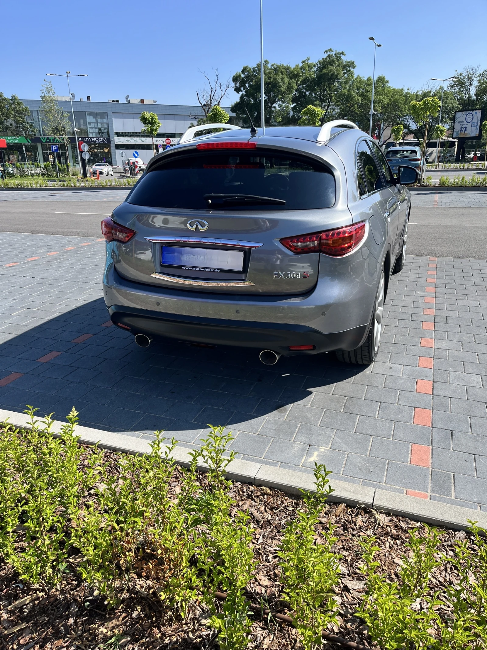 Infiniti QX70, снимка 4 - Автомобили и джипове - 55231533