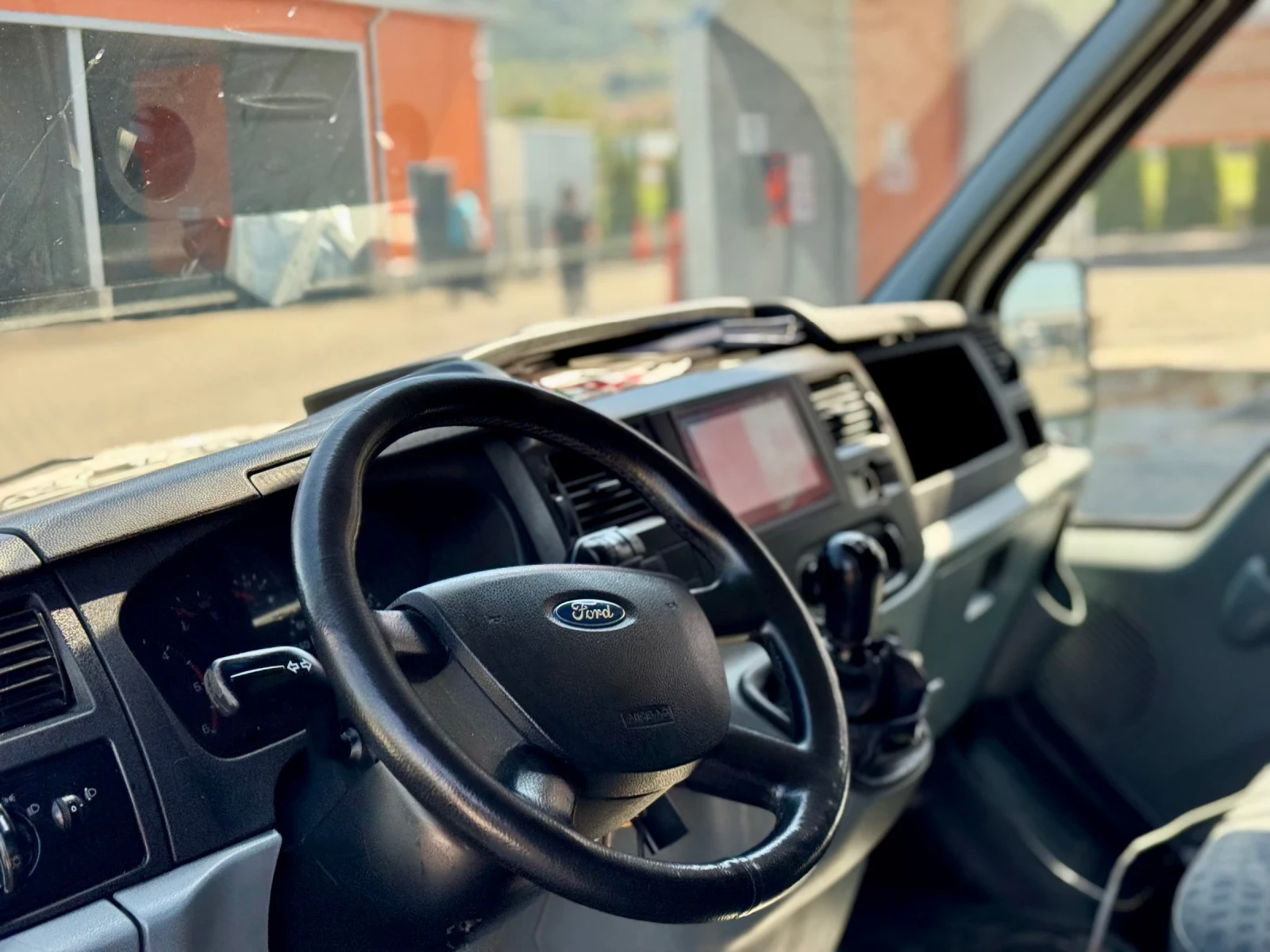 Ford Transit 2.2 TDCI/3.3м товарно/Климатик, снимка 10 - Бусове и автобуси - 54312140
