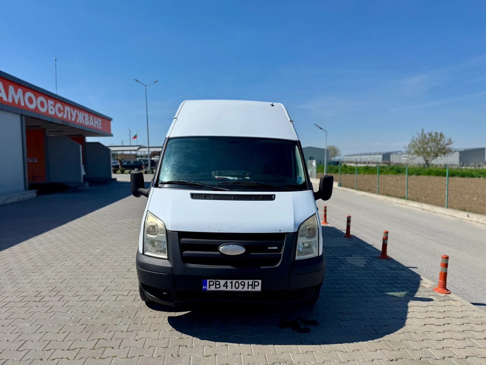 Ford Transit 2.2 TDCI/3.3м товарно/Климатик, снимка 2 - Бусове и автобуси - 54312140