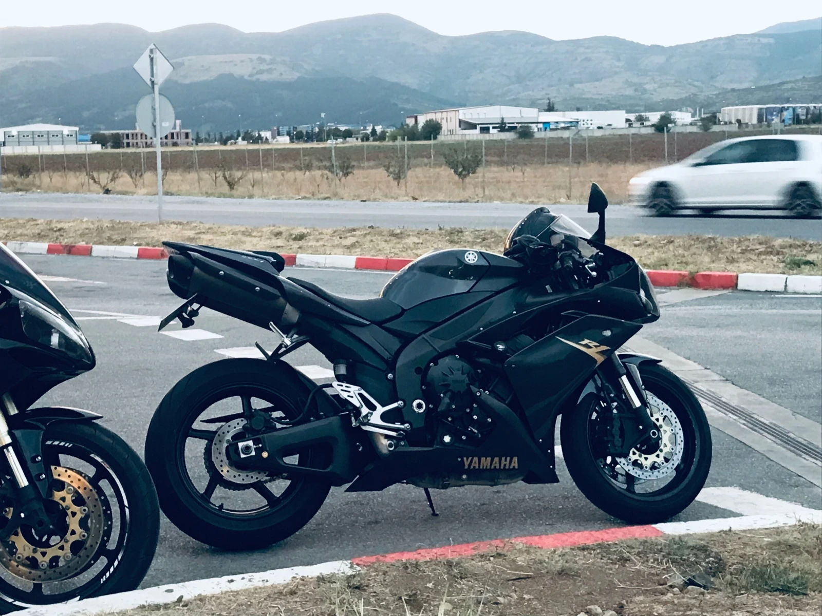 Yamaha YZF-R1  - изображение 4
