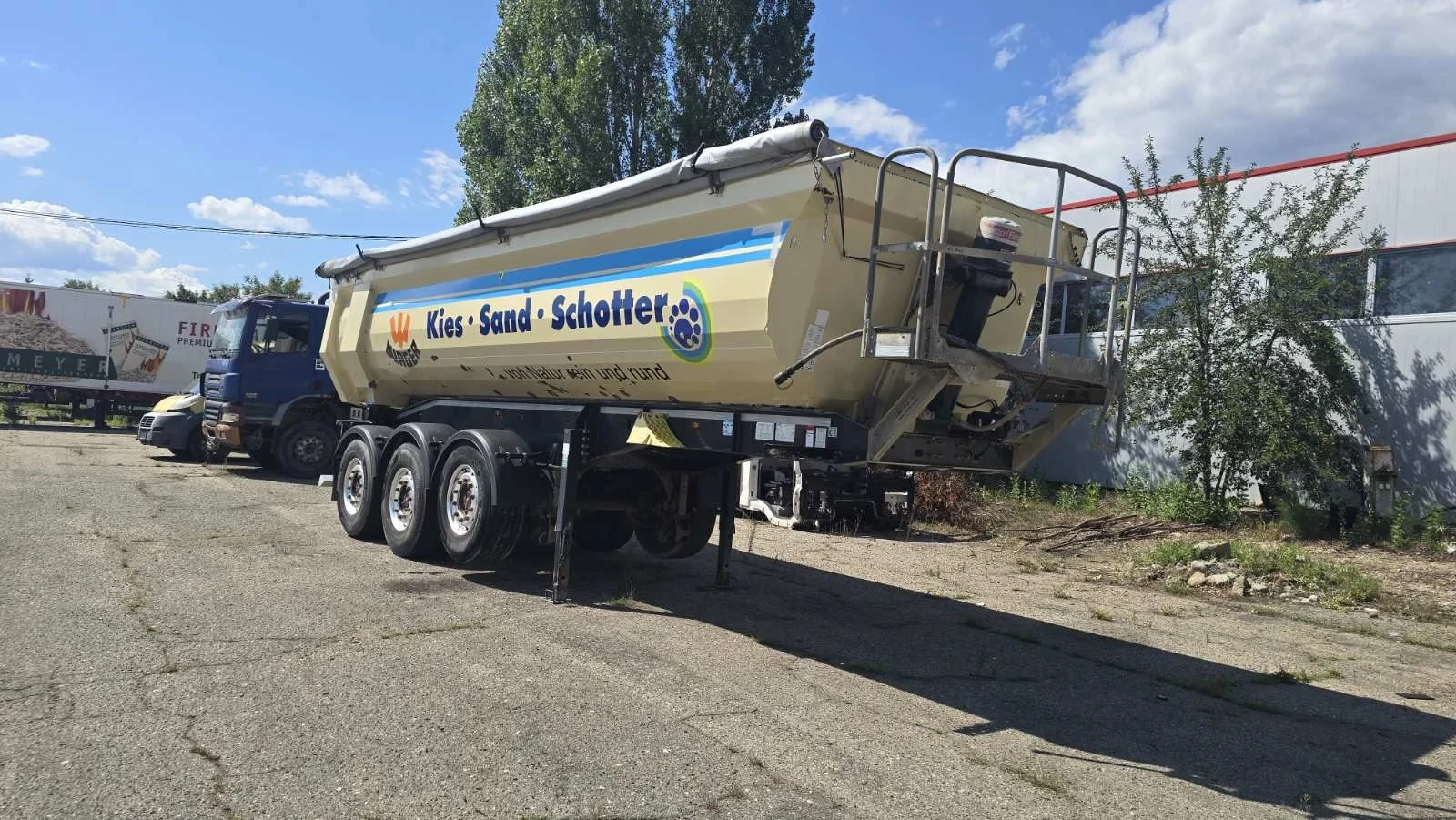 Полуремарке Schwarzmuller 5980 кг . Тара / 26 куб., снимка 6 - Ремаркета - 55415261