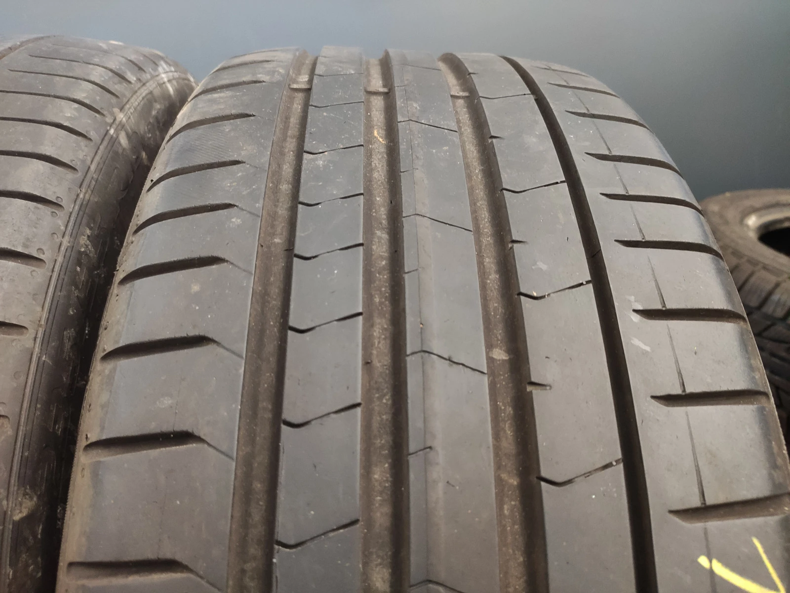  235/35R19 | Mobile.bg   1